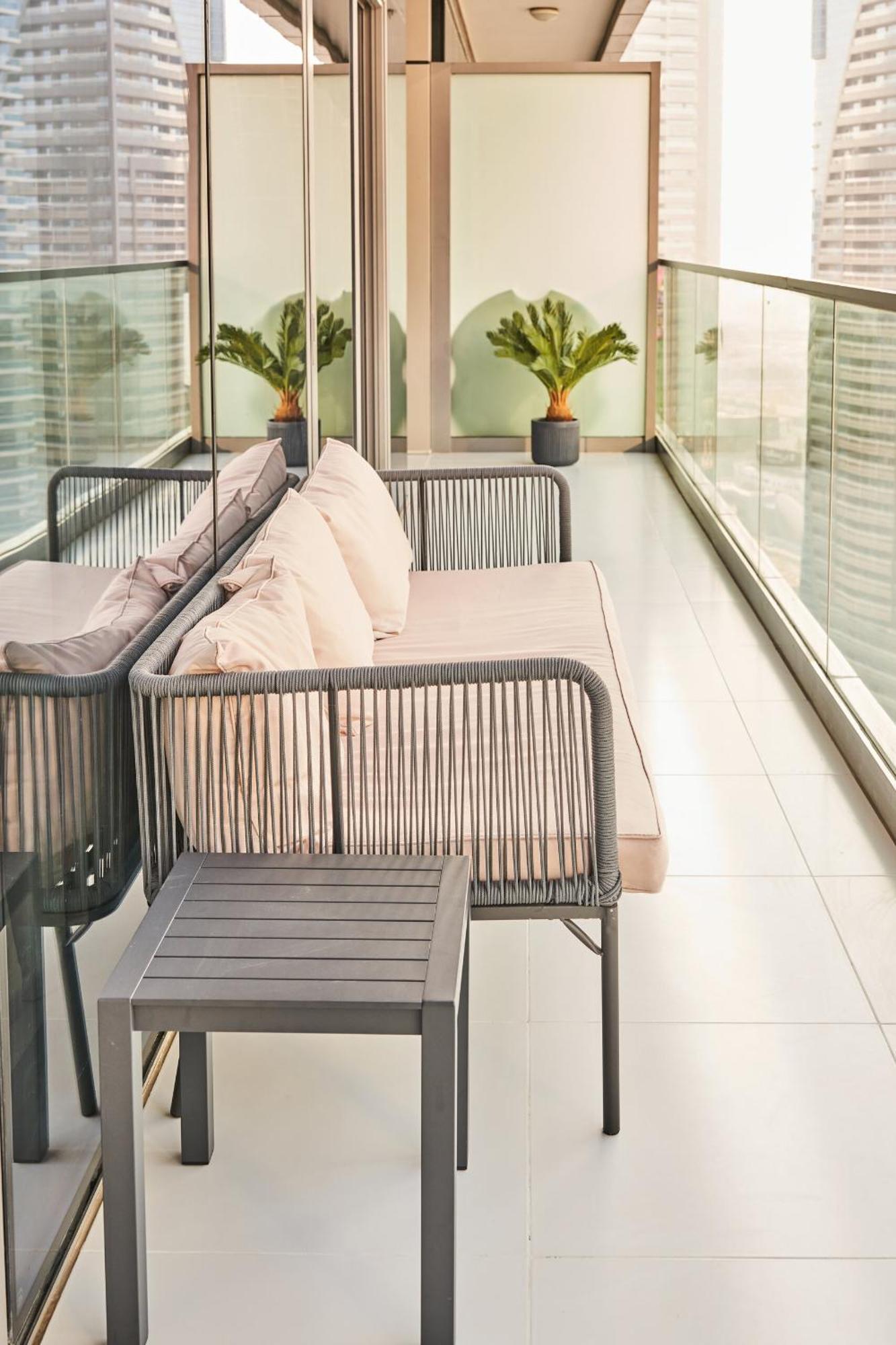 شقة 2bd Paramount Midtown - 6 Guests - Burj Views 64th Floor Infinity Pool, King Bed