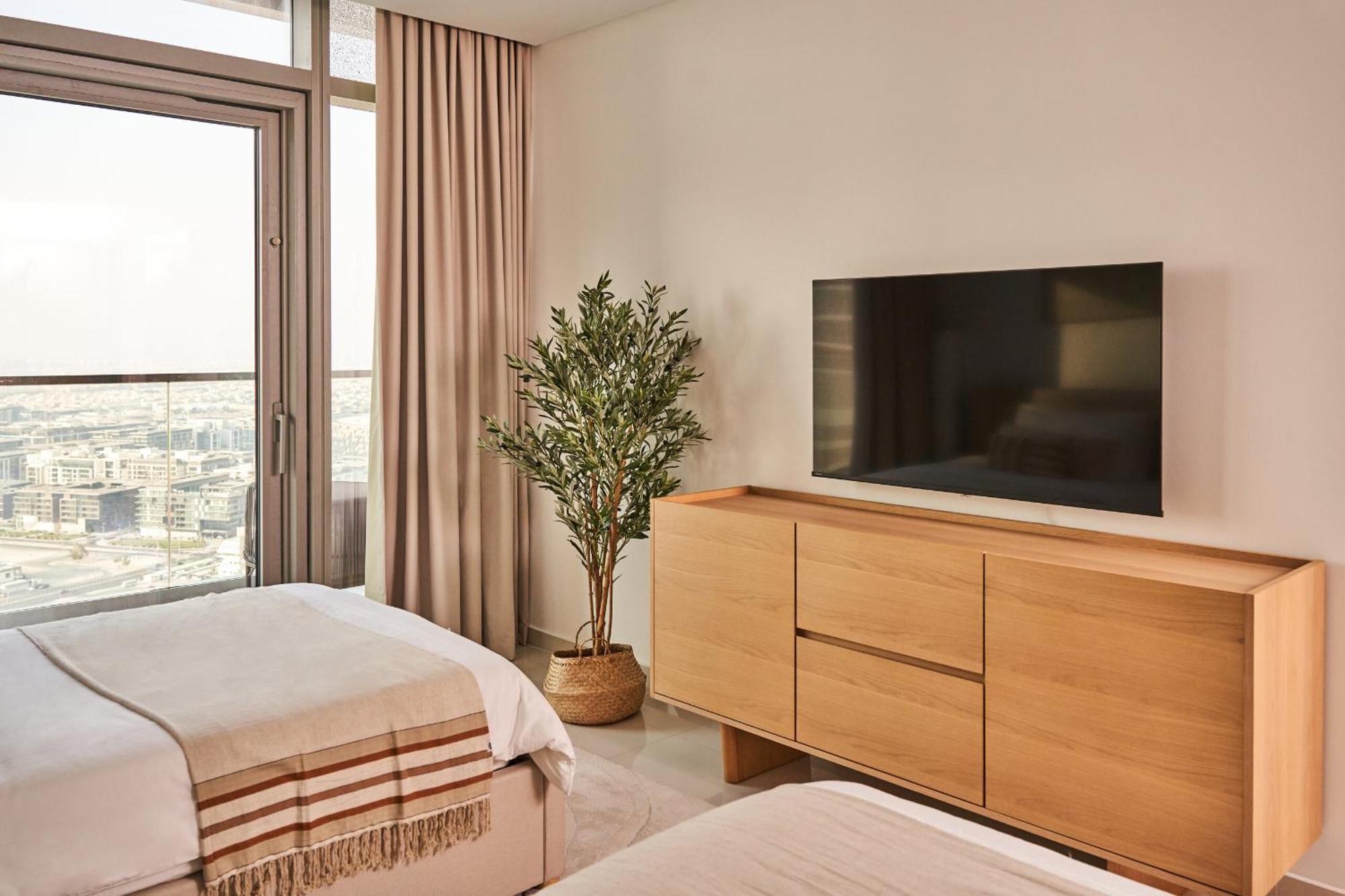 شقة 2bd Paramount Midtown - 6 Guests - Burj Views 64th Floor Infinity Pool, King Bed *