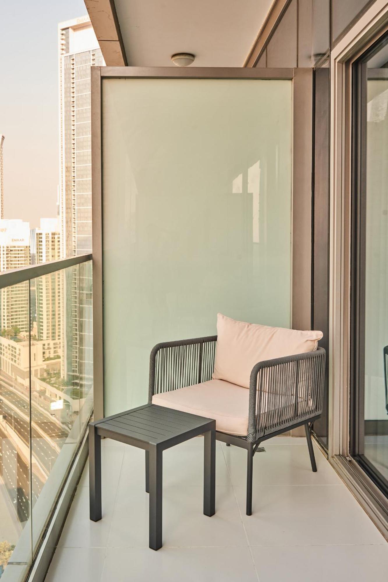 2bd Paramount Midtown - 6 Guests - Burj Views 64th Floor Infinity Pool, King Bed شقة دبي