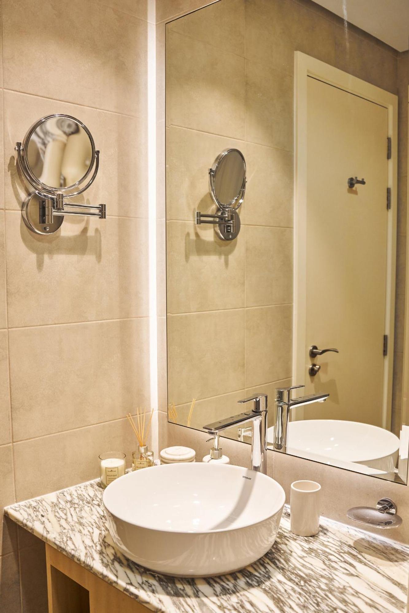 شقة 2bd Paramount Midtown - 6 Guests - Burj Views 64th Floor Infinity Pool, King Bed دبي