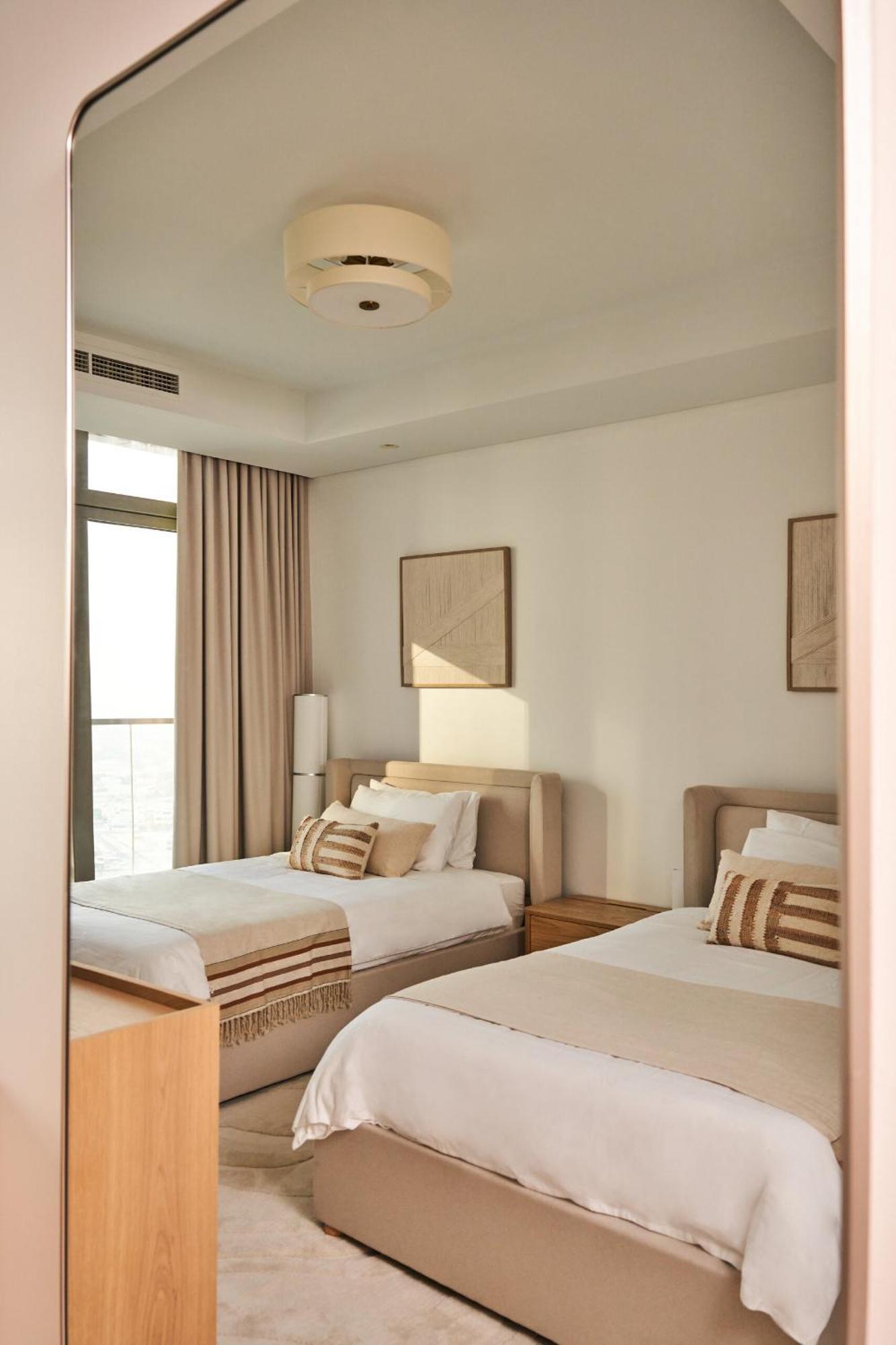 2bd Paramount Midtown - 6 Guests - Burj Views 64th Floor Infinity Pool, King Bed