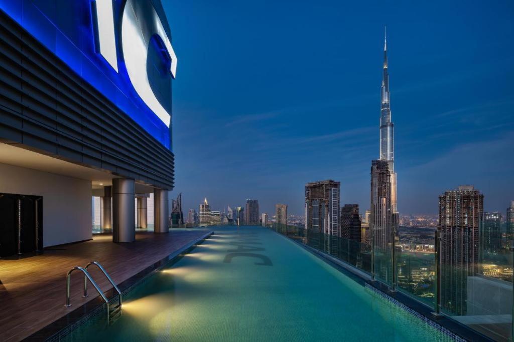 2bd Paramount Midtown - 6 Guests - Burj Views 64th Floor Infinity Pool, King Bed شقة دبي